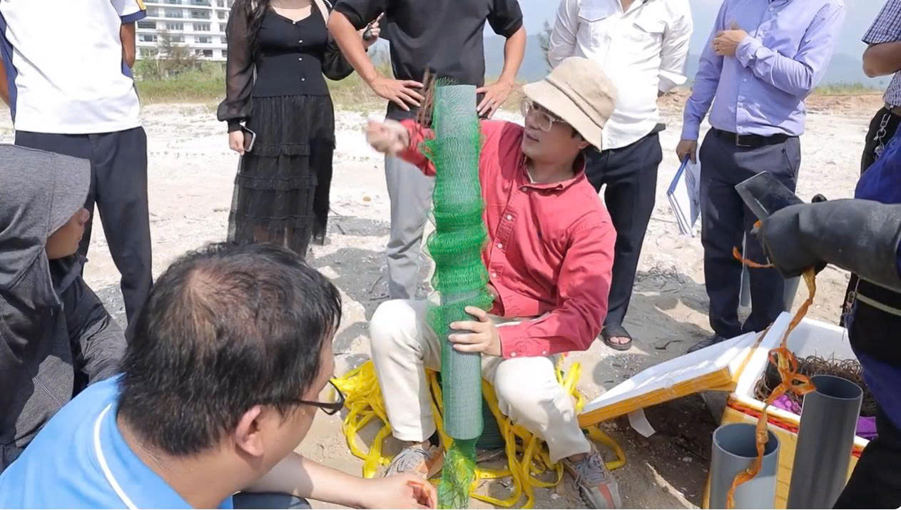 Chuyển giao quy trình trồng rong biển bền vững tới cộng đồng nông dân.